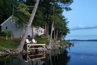 Image de Un endroit parfait pour une escapade en couple! Chalet pittoresque au bord du lac.