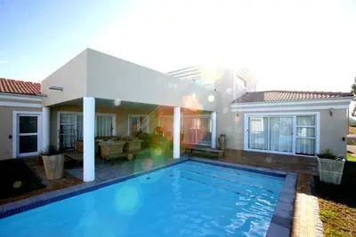 Image de Maison de vacances confortable dans le Somerset Ouest / Afrique du Sud pour 6 personnes, avec piscine. . .
