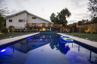Image de Studio ou Appartement proche de la plupart des villes jusqu'à 8 personnes sauna piscine confortable Hottub