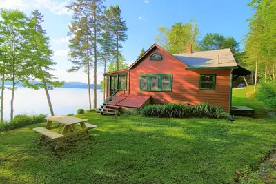 Image de Quintessential Maine Lake Cottage, Quanhawasset, un original de John Calvin Steven