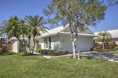 Image de Villa moderne mise à jour sur un beau lac