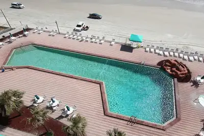 Image de Une chambre, bain à remous, piscine, salle de sport, belle vue sur l'océan, très bien situé