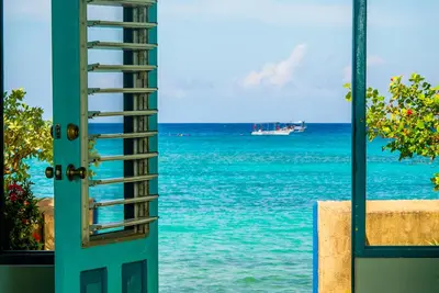 Image de Bahia - charmant chalet de plage, loft et volets en bois, jardin, personnel