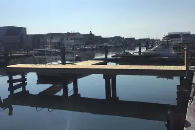 Image de Vue Sur La Baie<br>Bord de l'eau avec glissade bateau / motomarine sur la baie. Nouvelle inscription!