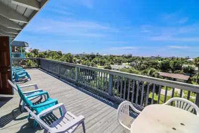 Image de \"The Lookout\" Beau 3 lits 2. 5 salles de bain Nsb North Beach avec vue sur l'océan et la rivière!