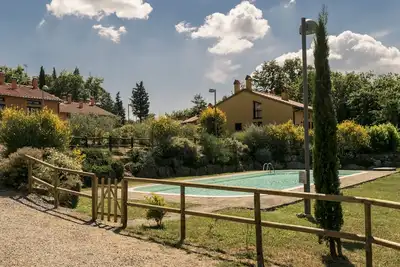 Image de Maison avec piscine dans la campagne toscane, près de San Gimignano et Via Francigena