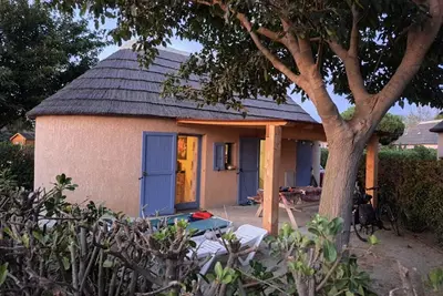 Image de maison typique, mas de pêcheurs climatisé (piscine) pas de vis à vis, haie haute