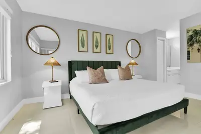 Image de Modern 2/2 in West Boca Raton distance de marche de Evert Tennis & Boca Prep