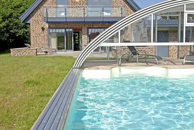 Image de 5 ***** villa de luxe avec piscine, endroit très calme, WiFi gratuit, piscine chauffée, 3000 m²