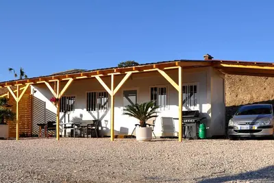 Image de Bungalow sur le lac avec plage Ă seulement 20 km d'Albufeira + opt. voiture