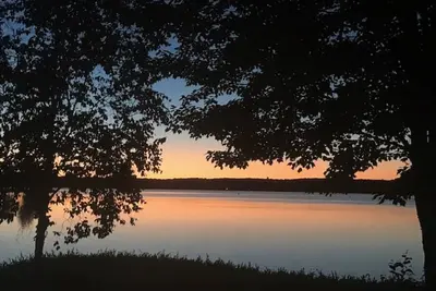 Image de Nouvelle Liste: Sunrise Retreat sur Wolf Lake