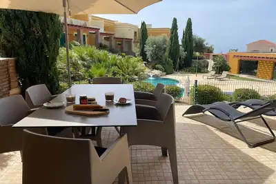 Image de Une maison de vacances avec 3 chambres doubles pouvant accueillir 8 avec vue sur l'océan et la piscine