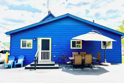 Image de Big Blue House Ann Arbor - À 500 mètres de la grande maison