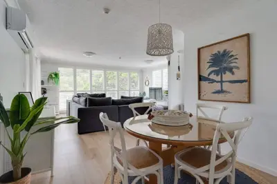 Image de Beachy, Bright et Burleigh's Best Address!