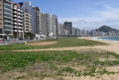 Image de Près de la plage, 3qts. aéré et confortable. Accès facile. Proche de tout.