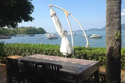 Image de Maison debout sur la plage de sable dans copropriété fermée à proximité du centre d'Angra.
