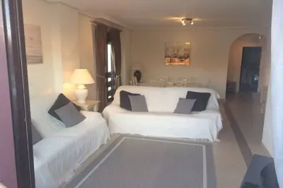 Image de Appartement très spacieux de 2 chambres dans un complexe avec 3 piscines