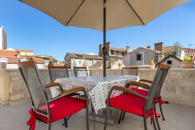Appartement de 76m carrés, avec une grande terrasse située dans le centre de Split.