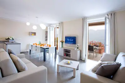 Image de Maison familiale de luxe et spacieuse pouvant accueillir 8 personnes avec une vue enviable sur le lac