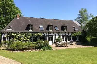 Image de Grande chaumière normande située à Sotteville-sur-Mer, village au bord de la mer