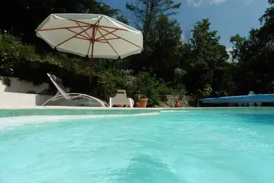 Image de Vaste appartement dans villa, piscine privée réservée aux clients, jardin.