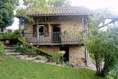 Gite 4 à 5 personnes dans maison en pierre restaurée et dans endroit calme