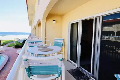 Image de A210- Condo parfait! Emplacement fantastique en bord de mer juste à côté de Flagler Ave!