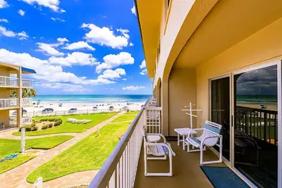 Image de A215 Emplacement fabuleux! 2/2 condo sur la plage, à quelques pas de Flagler Ave convoité