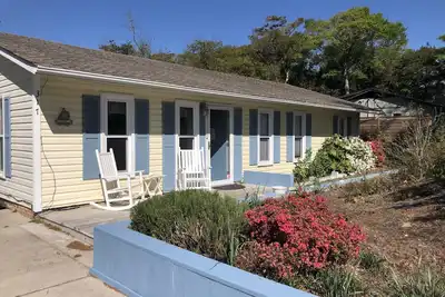 Image de Nouvelle Liste: Cottage rénové avec parking privé face à la mer, sans frais supplémentaires