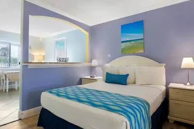 Image de Pelican Pointe Condo / Unité d'hôtel # 214 Efficacité abordable au cœur de Clearwater Beach!