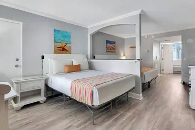 Image de Pelican Pointe Condo / Unité d'hôtel # 216 Efficacité abordable au cœur de Clearwater Beach!