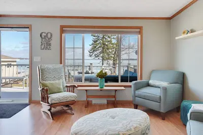 Image de Cottage sur East Rush Lake - joliment décoré pour encourager la détente