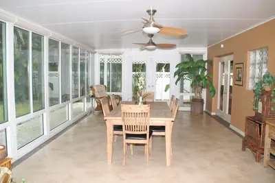 Image de Belle maison de vacances avec un espace pour votre bateau ou camping-car