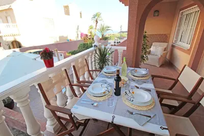 Bungalow avec terrasse, piscine et vue mer