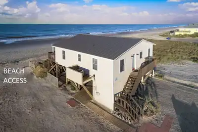 Image de Ocean Front, 4bd 2ba, Yard clôturé, Pet Friendly, 6 Min À Pied Des Magasins Et De La Nourriture,