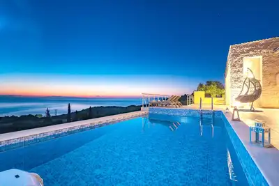 Image de Villa 2 chambres avec piscine privée et vue magnifique