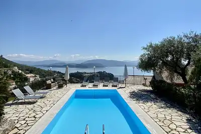 Image de Villa En Kalami avec piscine privée