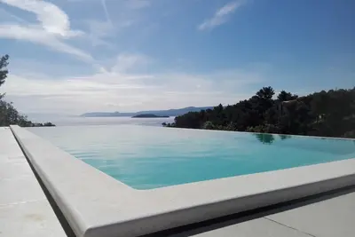 Image de Appartement moderne dans villa sur l'île de Hvar 2.