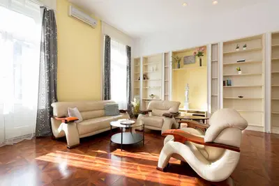 Image de Appartement de luxe central près du Danube avec bain à remous