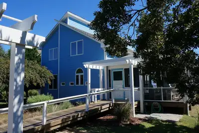Image de Accessible aux personnes handicapées, Oceanside Cottage avec voiturette de golf pour un accès facile à la plage