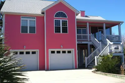 Image de Cottage Oceanside mignon avec votre propre voiturette de golf pour un accès facile à la plage