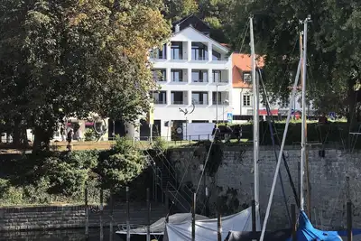 Image de emplacement romantique dans le petit port de plaisance
