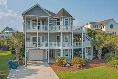Image de Une vue imprenable, 2 ème Ligne, Piscine privée, Golf Cart, Beau!