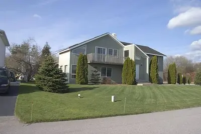 Image de Maison contemporaine de 5 chambres. Promenade facile à la plage. Air central