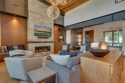 Image de Big Sky - Superbe maison de maître de 4 étages à Schaffer - 3800 pieds carrés - Disponible pour location à ski!