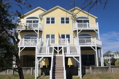 Image de Propre, mise Ă jour, les animaux de compagnie, duplex en bord de mer, 3 salons, une vue imprenable!