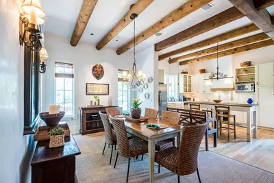 Image de Villa Belize fait penser à une villa de style méditerranéen à la plage!