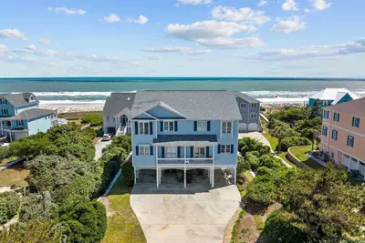 Image de Duplex en bord de mer, vue magnifique, Meublé ponts et Piscine communautaire!