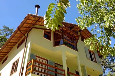 Image de Belle maison au bord de la rivière à Serra Carioca