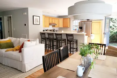 Image de Profitez de vacances sans stress dans les Hamptons dans notre maison nouvellement meublée et lumineuse!
